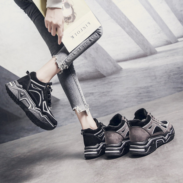 Adidași casual de damă cu talpă înaltă și aspră, în negru și bej