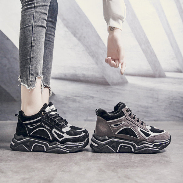 Adidași casual de damă cu talpă înaltă și aspră, în negru și bej