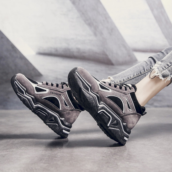 Adidași casual de damă cu talpă înaltă și aspră, în negru și bej