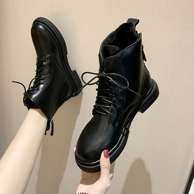 Női őszi-téli csizma cipzárral és lapos talppal ökobőrből fekete színben