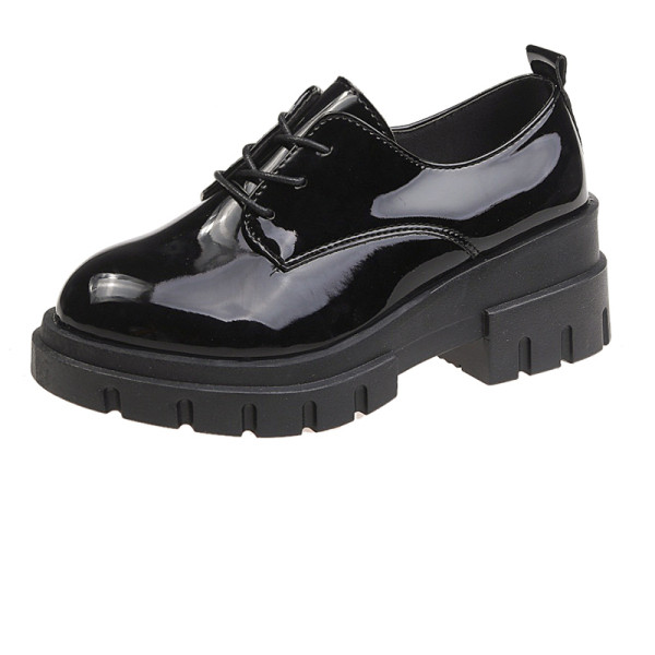 Alkalmi női lakkcipő fekete fűzővel