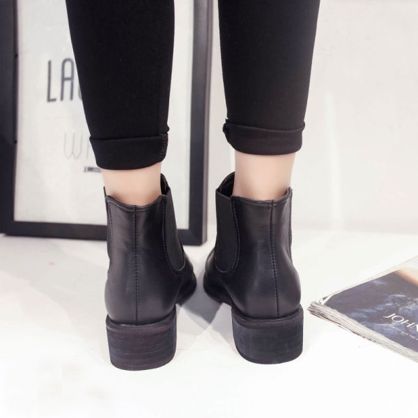 Cizme dama piele model ascutit potrivite pentru iarna in negru