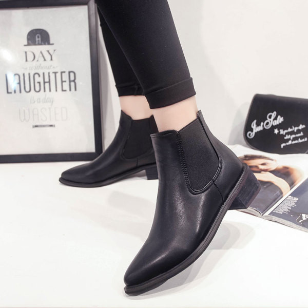 Cizme dama piele model ascutit potrivite pentru iarna in negru