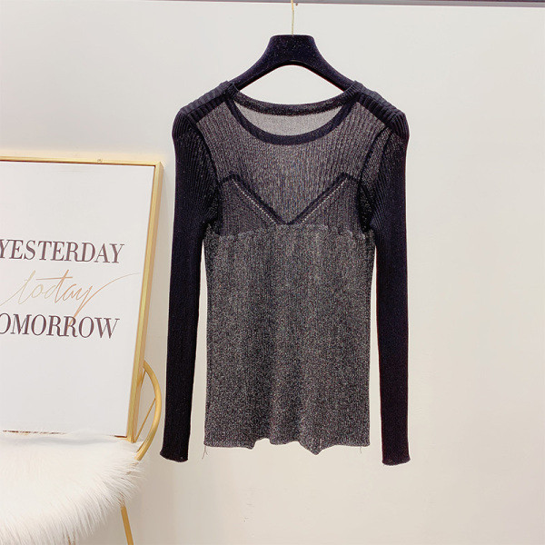 Vékony kötött női pulóver fényes részecskékkel és kerek nyakkivágással, fekete színben