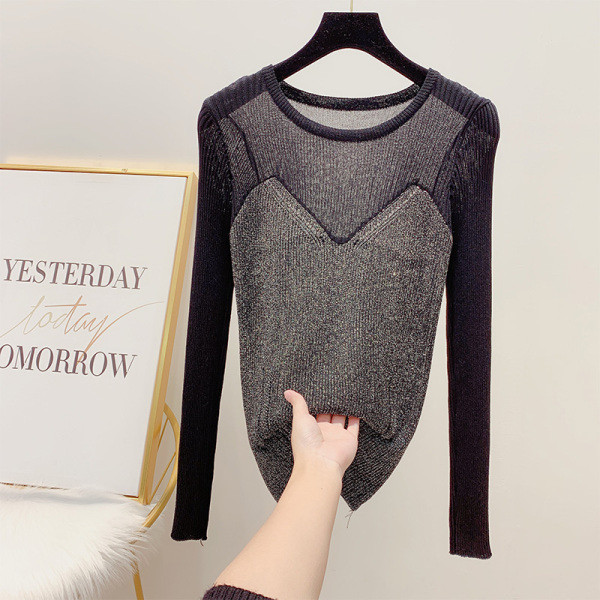 Vékony kötött női pulóver fényes részecskékkel és kerek nyakkivágással, fekete színben