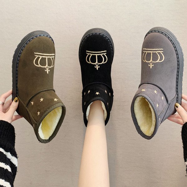 Női téli csizma puha béléssel és hímzéssel zöld, kék, fekete és bézs színben