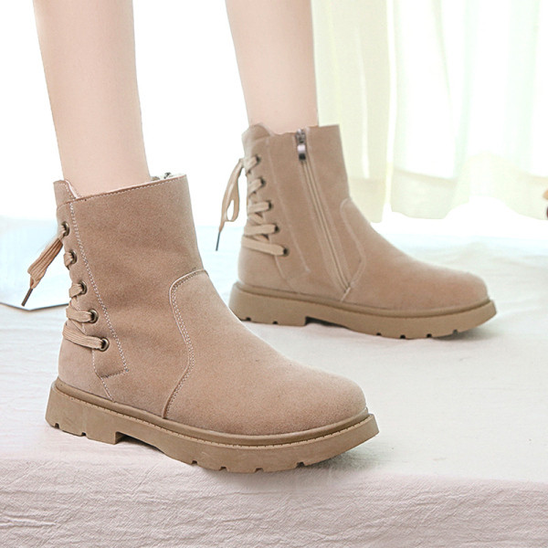 Női téli csizma puha béléssel és fekete és bézs színű fűzővel