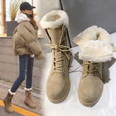 Női téli csizma puha béléssel és fekete és bézs színű fűzővel