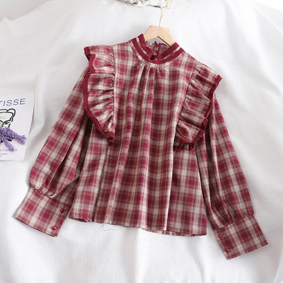 Cămașă de damă în carouri în roșu, bej și maro cu guler jos și bucle