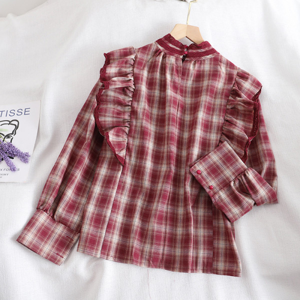 Cămașă de damă în carouri în roșu, bej și maro cu guler jos și bucle