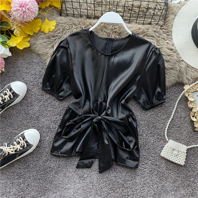 Modern női szatén blúz, hátul szalaggal és cipzárral, különböző színekben