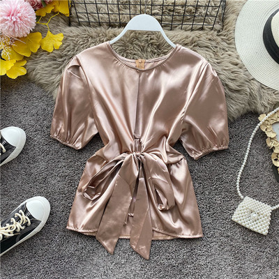 Modern női szatén blúz, hátul szalaggal és cipzárral, különböző színekben