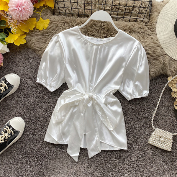 Modern női szatén blúz, hátul szalaggal és cipzárral, különböző színekben