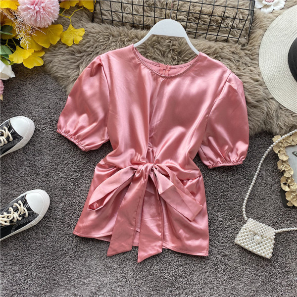 Modern női szatén blúz, hátul szalaggal és cipzárral, különböző színekben