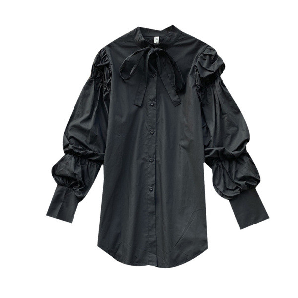 Alkalmi női ing fehér és fekete szalaggal és gombokkal