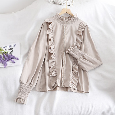 Cămașă de damă în alb, bej și negru cu guler jos și bucle