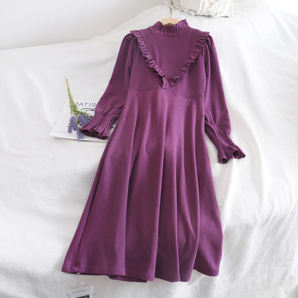 Retro stílusú női ruha lila, fekete és barna színben, hosszú ujjal