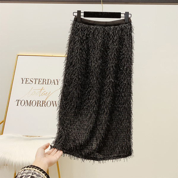 Elegáns női szoknya magas derékkal és rojtokkal bézs és fekete színben