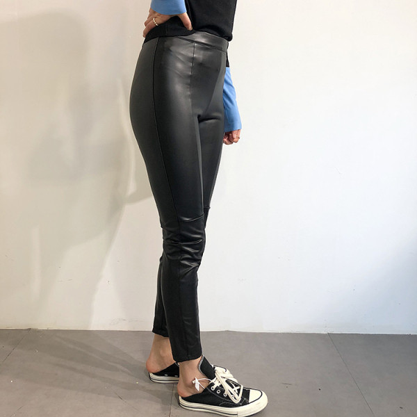 Testre szabott ökobőr nadrág fekete színben, magas derékkal és cipzárral