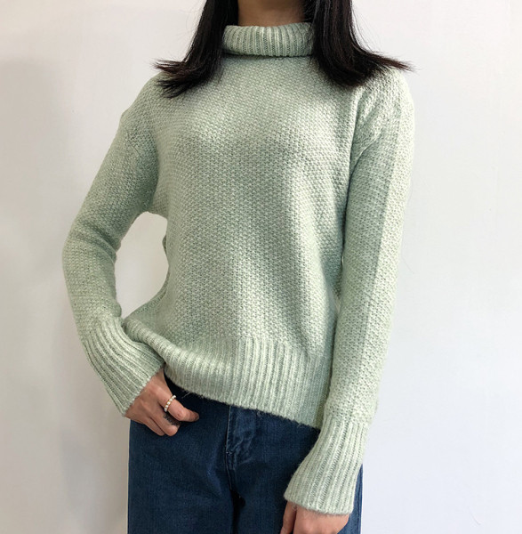 Pulover tricotat de iarna cu guler polo de culoare verde