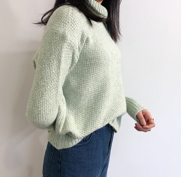 Pulover tricotat de iarna cu guler polo de culoare verde