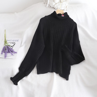 Női pulóver négy színben, széles ujjakkal és hímzéssel