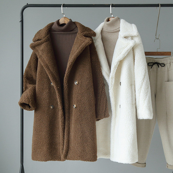 HIT Palton de dama actual model lung in alb si maro