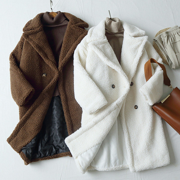 HIT Palton de dama actual model lung in alb si maro