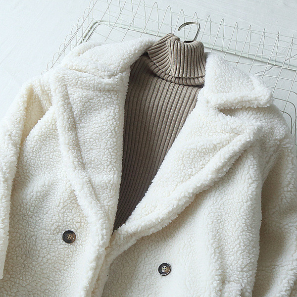 HIT Palton de dama actual model lung in alb si maro