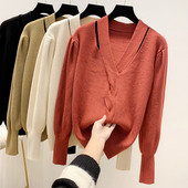 V-nyakú női pulóver piros, bézs, fekete és barna színben