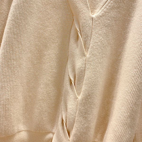 V-nyakú női pulóver piros, bézs, fekete és barna színben