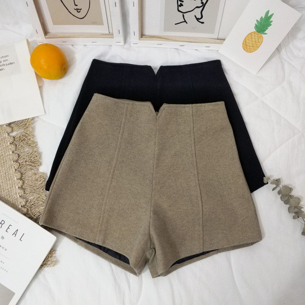 Gyapjú rövidnadrág magas derékkal, barna és fekete színben