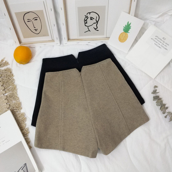 Gyapjú rövidnadrág magas derékkal, barna és fekete színben