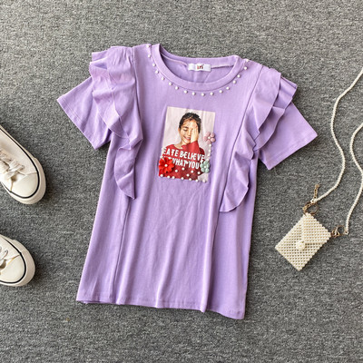 Bluză de damă modernă cu mâneci scurte și aplicație în mov, roz, galben, alb și negru