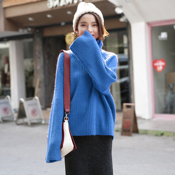 Női téli pulóver magas pólógallérral, sárga, fehér, kék, lila és piros színben