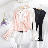 Rózsaszín, fehér és fekete női pulóver szalaggal és lótusz ujjal