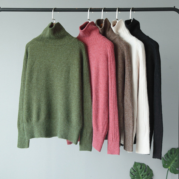 Női téli pulóver magas gallérral, zöld, rózsaszín, barna, fehér és fekete színekben