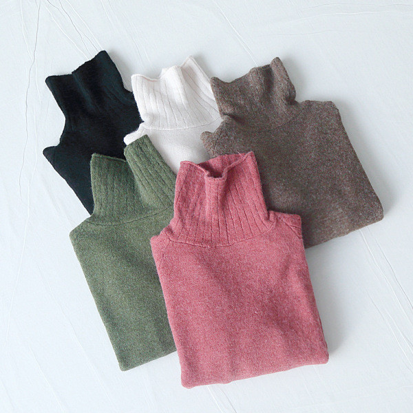 Női téli pulóver magas gallérral, zöld, rózsaszín, barna, fehér és fekete színekben