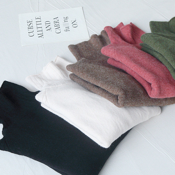 Női téli pulóver magas gallérral, zöld, rózsaszín, barna, fehér és fekete színekben