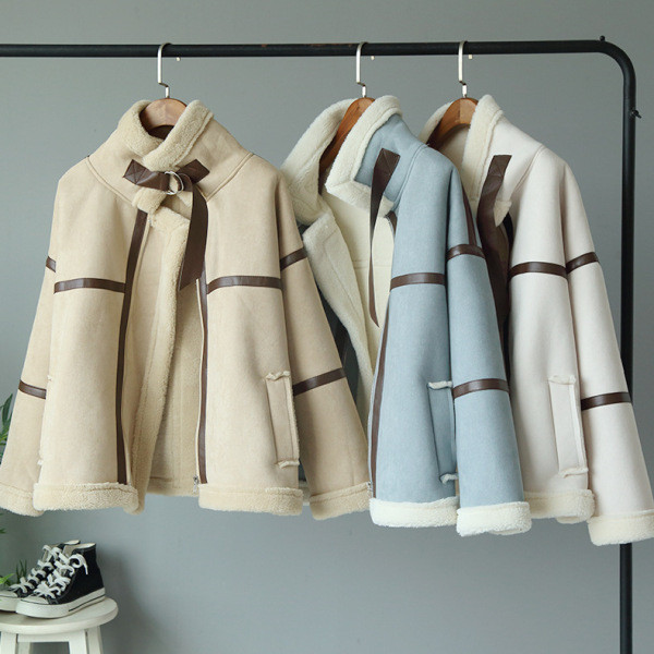 Geaca de iarna de dama cu captuseala moale in alb, albastru si bej