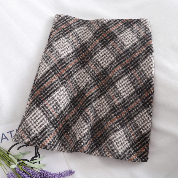 Rövid női kockás szoknya szürke és bézs színben, magas derékkal