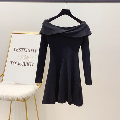 Női kötött ruha csupasz vállakat piros és fekete színben