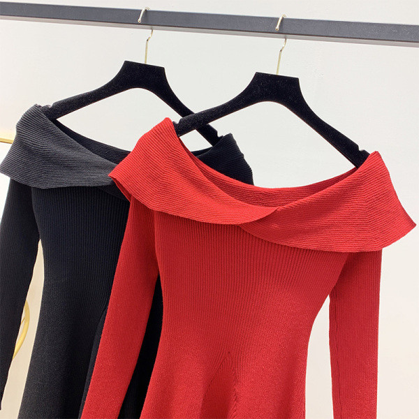 Női kötött ruha csupasz vállakat piros és fekete színben