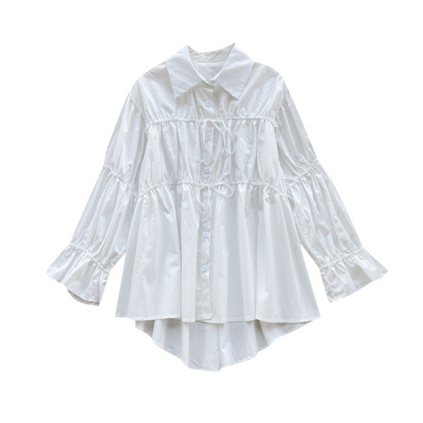 Stílusos széles női ing klasszikus gallérral és fehér és fekete nyakkendővel