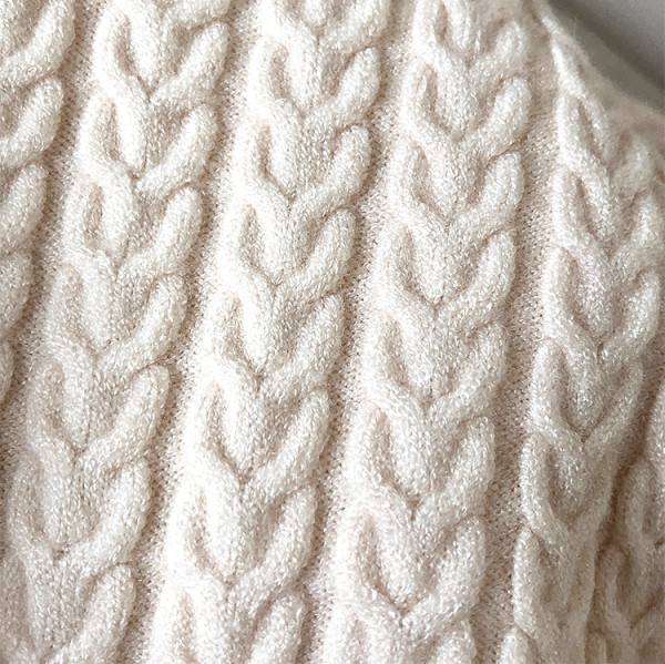 Női pulóver kerek nyakkivágással és rövid ujjú rózsaszín, sárga, bézs, fehér, bordó, zöld és fekete színekben