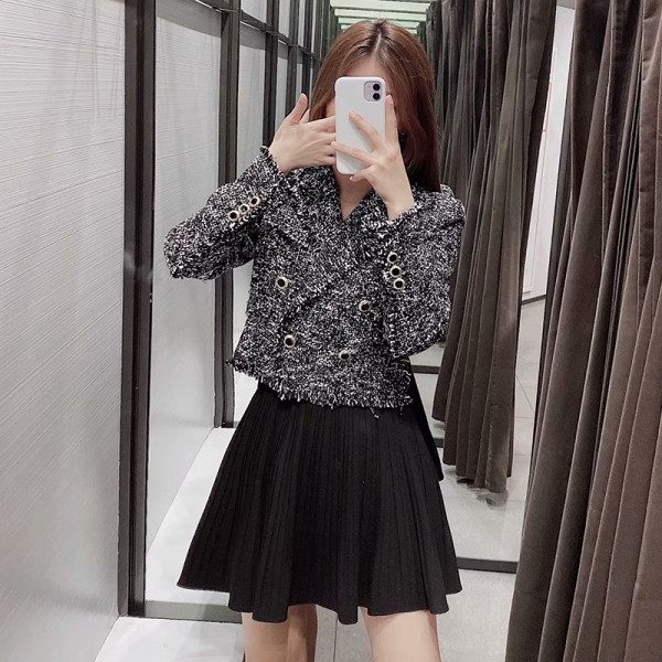 Jachetă scurtă casual din tweed, cu închidere neagră la două piept