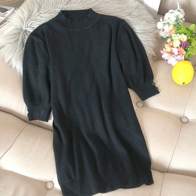 Női pulóver az ujjakon gombokkal és félmagas gallérral bordó, fehér, fekete, zöld, kék és barna színekben