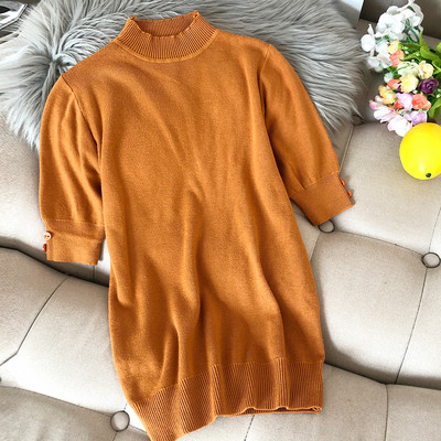 Női pulóver az ujjakon gombokkal és félmagas gallérral bordó, fehér, fekete, zöld, kék és barna színekben