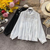 Cămașă de damă modernă cu guler înalt și broderie în alb, negru, bej și roz