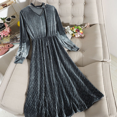 Retro stílusú női ruha zöld, rózsaszín és szürke színben, V-nyakú és hosszú ujjú